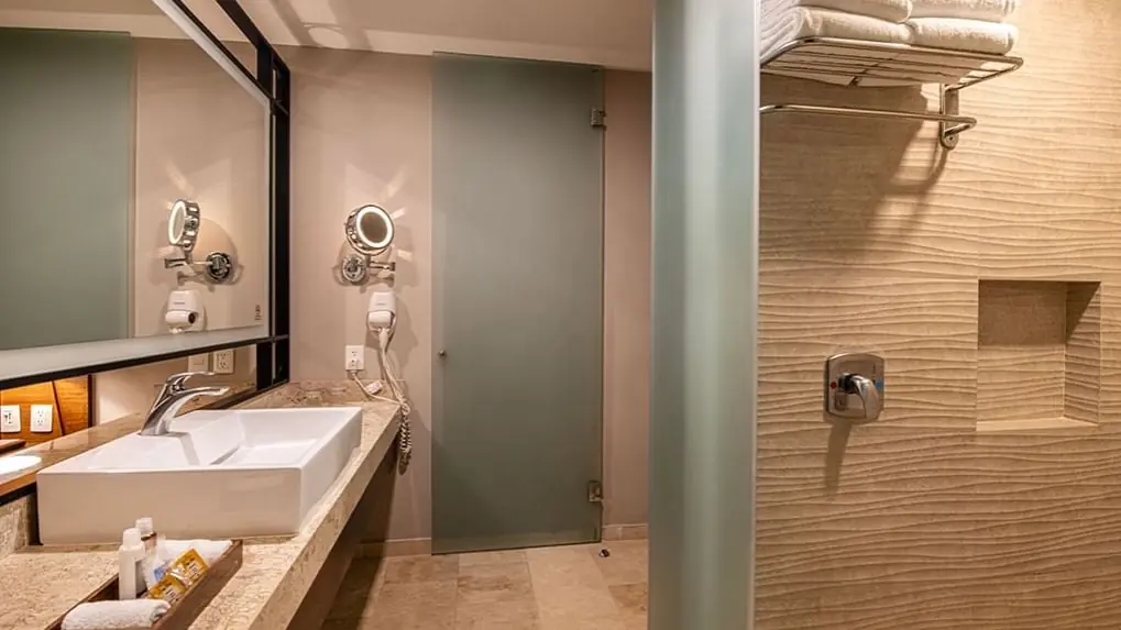 Crown Suite 2
